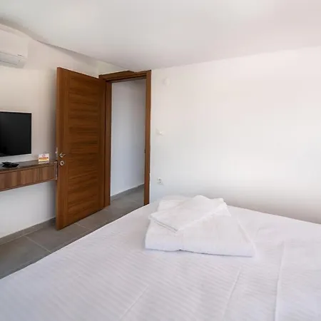 Midpoint * فتحية