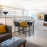 Midpoint Apartament *