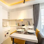 Apartment Midpoint *