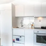 Midpoint Apartament *