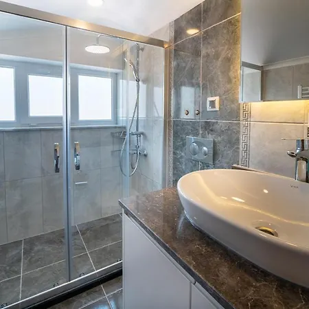 Apartament Midpoint *