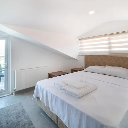 Midpoint Apartman *