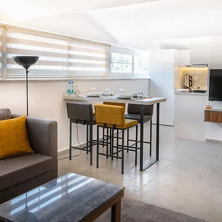 Midpoint Apartament *